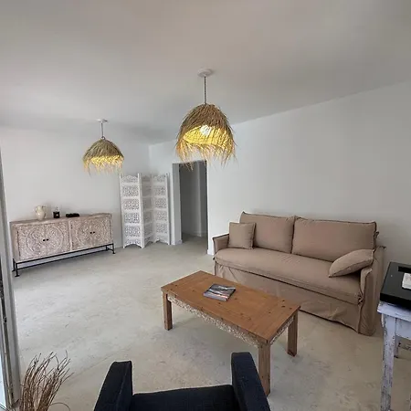 Climatisée, Piscine Privée Et Grand Jardin