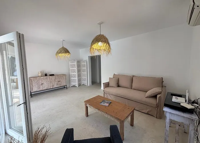 Climatisée, Piscine Privée Et Grand Jardin