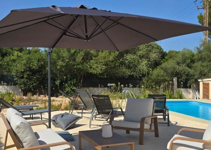 Climatisée, Piscine Privée Et Grand Jardin *