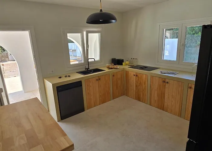 Climatisee, Piscine Privee Et Grand Jardin